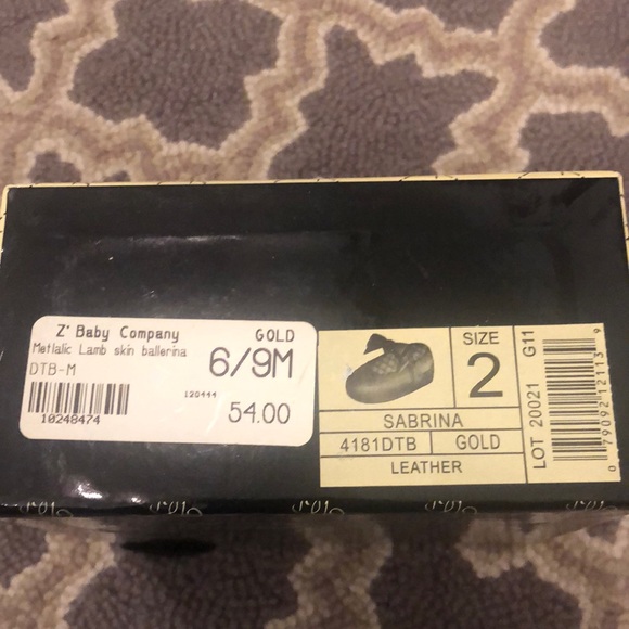 designer’s touch 6-9 month size 2 in Gold - Picture 1 of 6